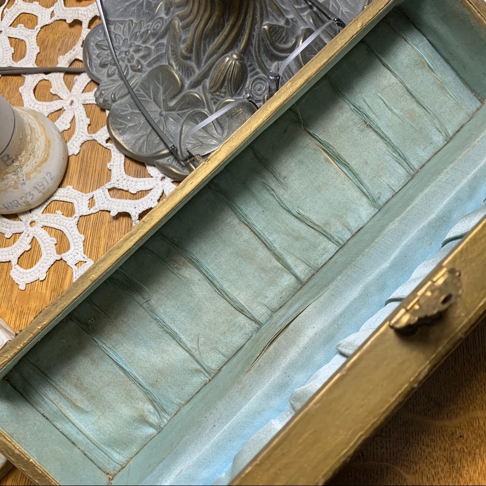 Vintage Gilt Wood & Gesso Dresser Top Glove Box - Picture 12 of 13